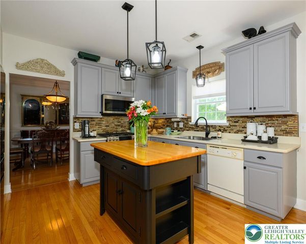 5331 Greenbriar Drive, Hanover Twp, PA 18017