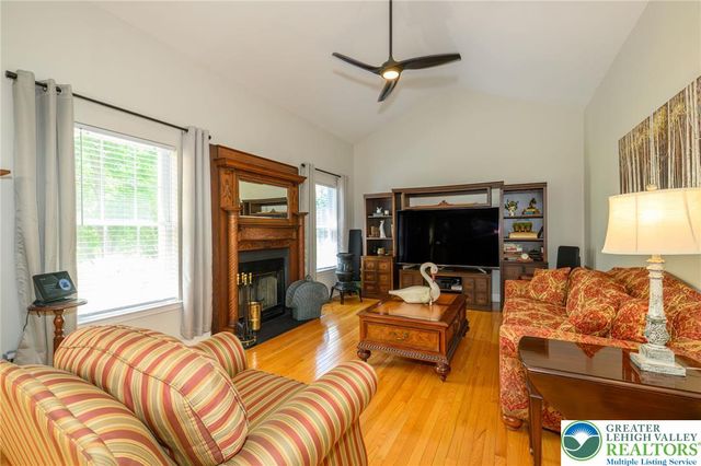5331 Greenbriar Drive, Hanover Twp, PA 18017