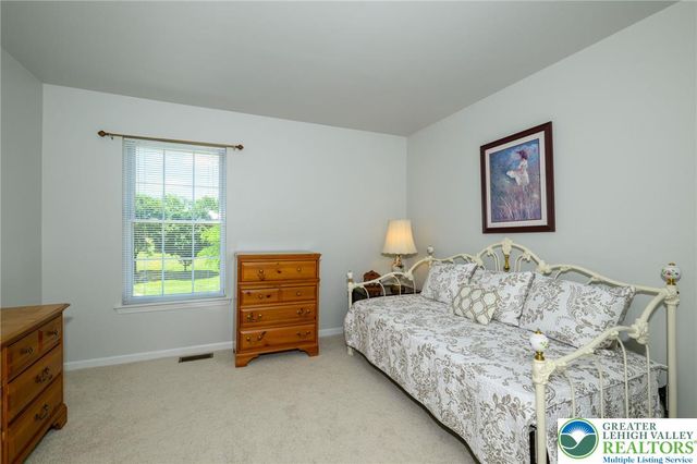 5331 Greenbriar Drive, Hanover Twp, PA 18017