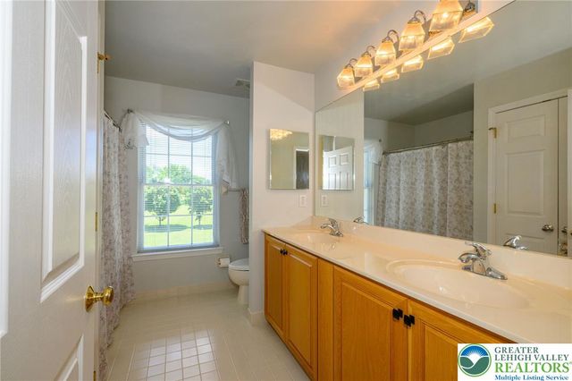 5331 Greenbriar Drive, Hanover Twp, PA 18017