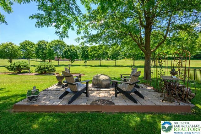 5331 Greenbriar Drive, Hanover Twp, PA 18017