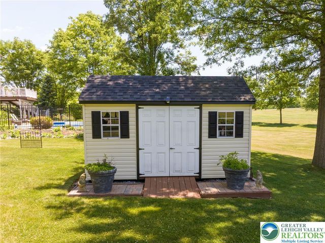 5331 Greenbriar Drive, Hanover Twp, PA 18017