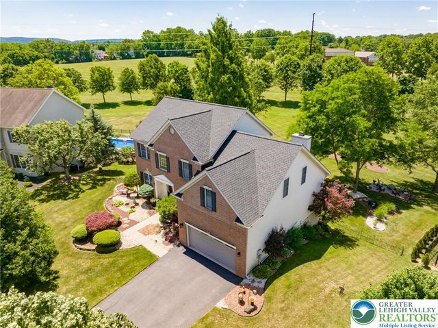 5331 Greenbriar Drive, Hanover Twp, PA 18017