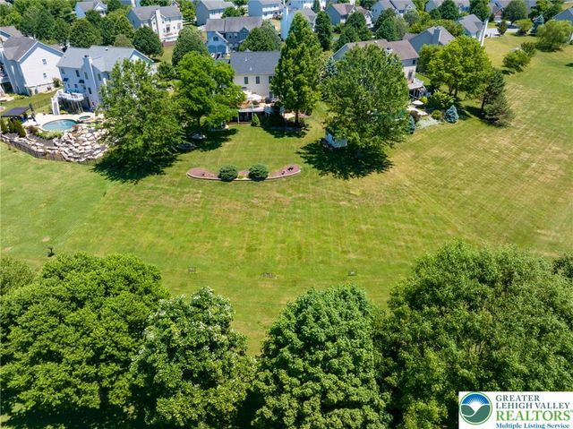5331 Greenbriar Drive, Hanover Twp, PA 18017