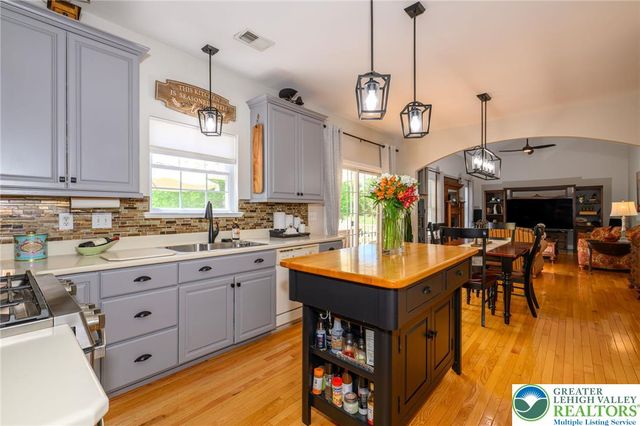 5331 Greenbriar Drive, Hanover Twp, PA 18017
