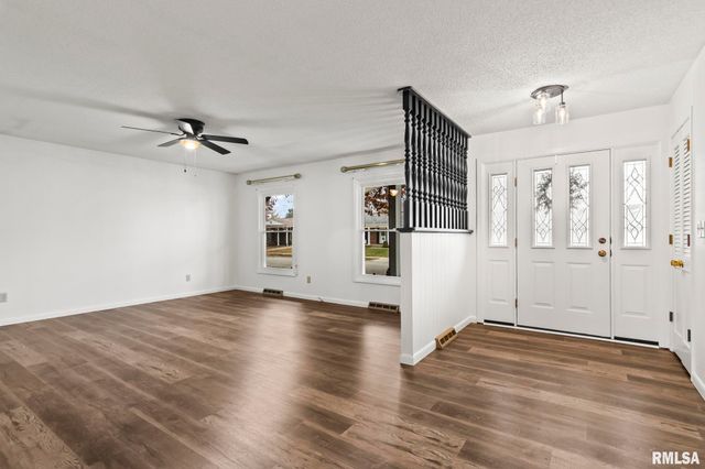 233 Deer Head Lane, Springfield, IL 62704