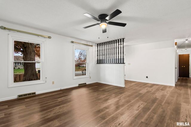 233 Deer Head Lane, Springfield, IL 62704