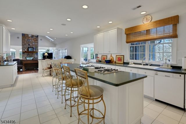15 Skytop Dr, Denville Twp., NJ 07834