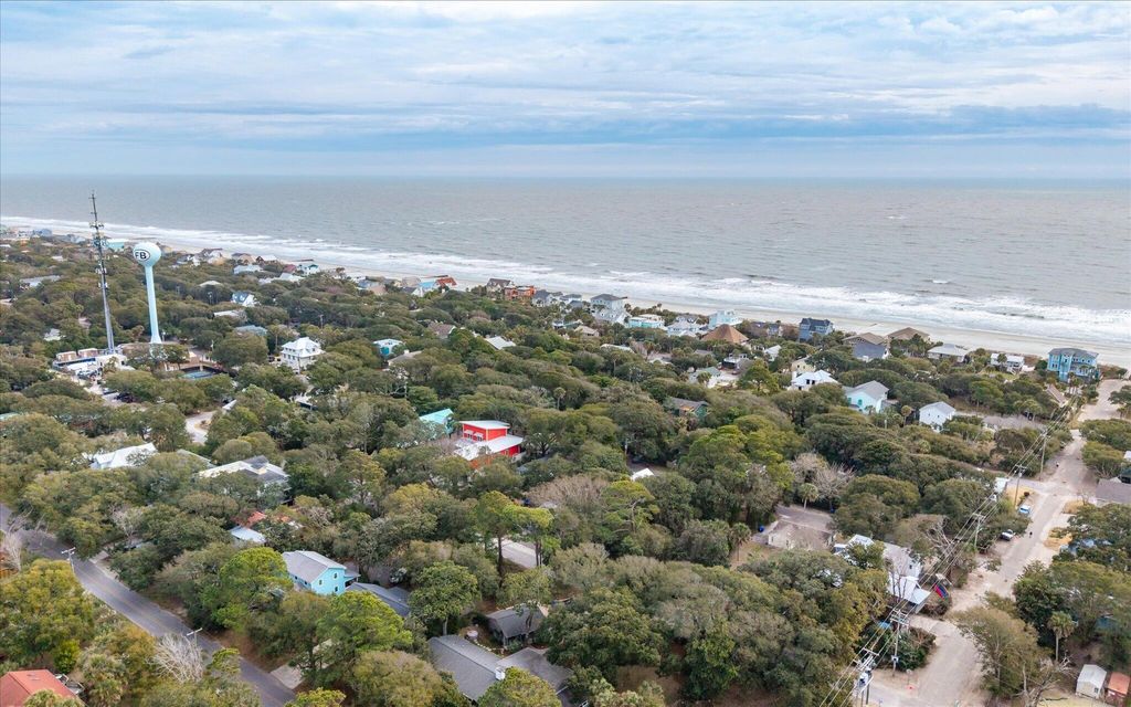 Image 7 of property listing at 406 E Erie Avenue, Folly Beach, SC 29439
