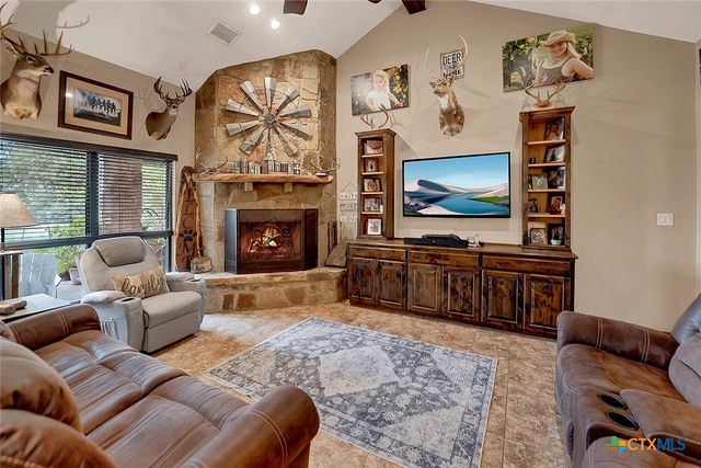 1494 County Road 433, Stockdale, TX 78160