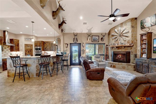 1494 County Road 433, Stockdale, TX 78160