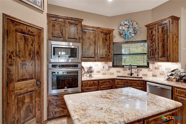 1494 County Road 433, Stockdale, TX 78160