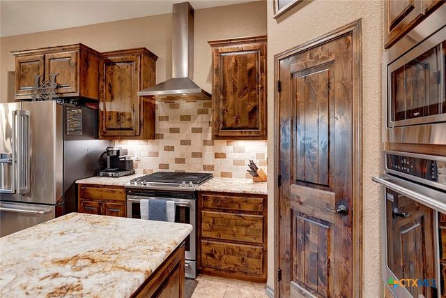 1494 County Road 433, Stockdale, TX 78160