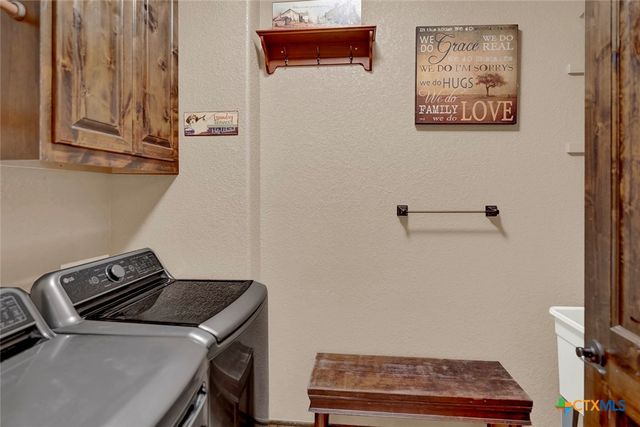 1494 County Road 433, Stockdale, TX 78160