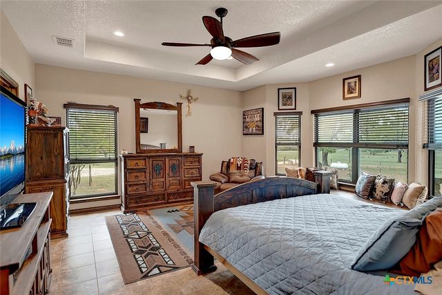 1494 County Road 433, Stockdale, TX 78160