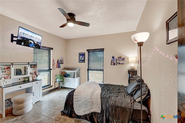 1494 County Road 433, Stockdale, TX 78160