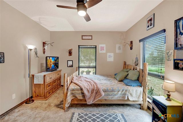 1494 County Road 433, Stockdale, TX 78160