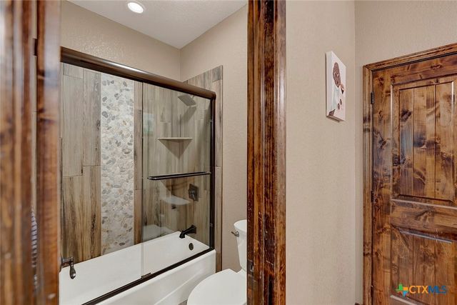 1494 County Road 433, Stockdale, TX 78160