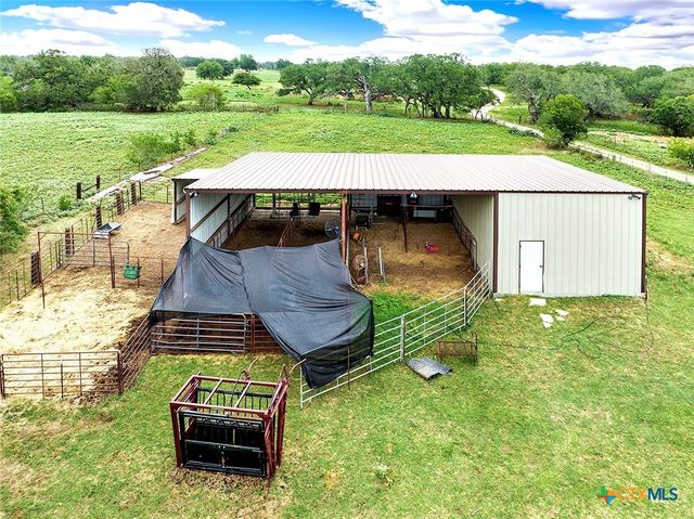 1494 County Road 433, Stockdale, TX 78160