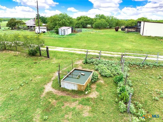 1494 County Road 433, Stockdale, TX 78160
