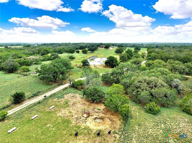 1494 County Road 433, Stockdale, TX 78160