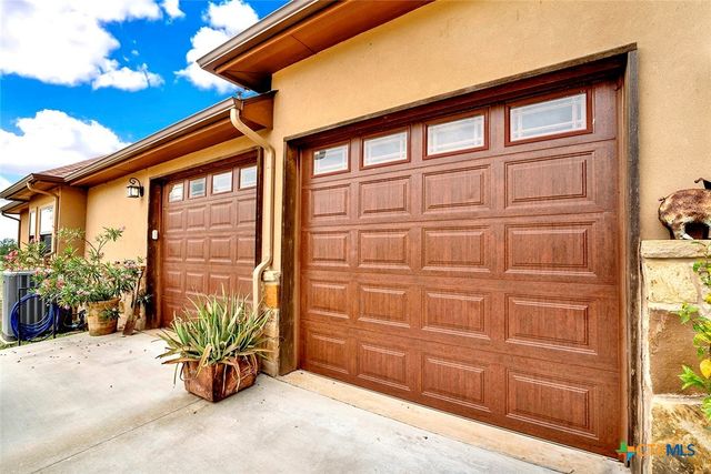 1494 County Road 433, Stockdale, TX 78160