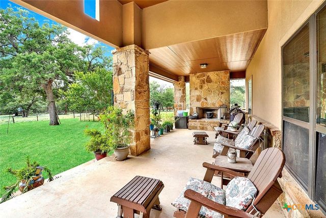 1494 County Road 433, Stockdale, TX 78160