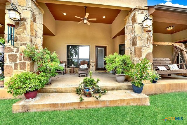 1494 County Road 433, Stockdale, TX 78160