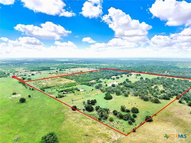 1494 County Road 433, Stockdale, TX 78160