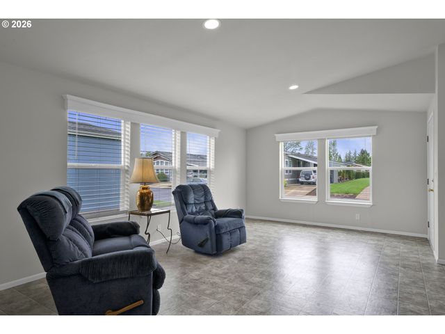 310 PITNEY Ln 71, Junction City, OR 97448