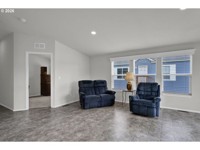 310 PITNEY Ln 71, Junction City, OR 97448