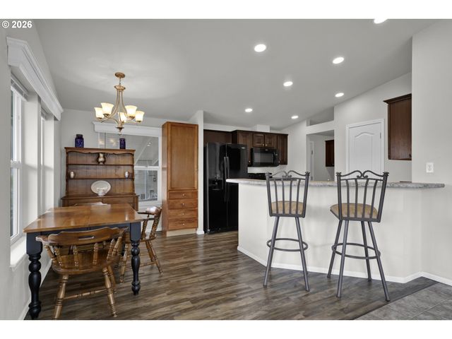 310 PITNEY Ln 71, Junction City, OR 97448