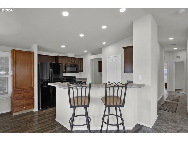 310 PITNEY Ln 71, Junction City, OR 97448