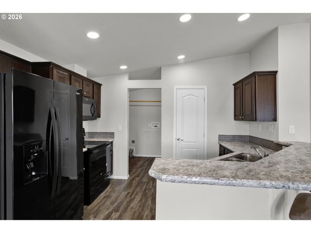 310 PITNEY Ln 71, Junction City, OR 97448
