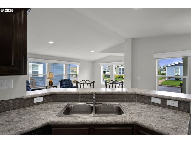 310 PITNEY Ln 71, Junction City, OR 97448