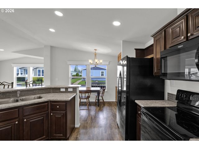 310 PITNEY Ln 71, Junction City, OR 97448