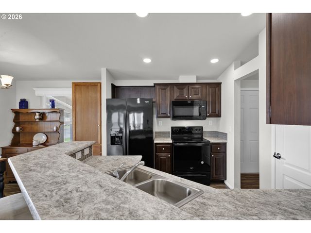 310 PITNEY Ln 71, Junction City, OR 97448