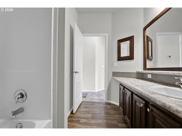 310 PITNEY Ln 71, Junction City, OR 97448