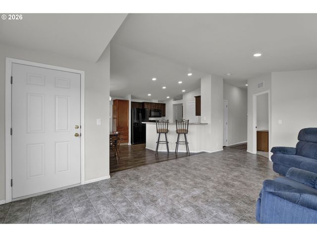 310 PITNEY Ln 71, Junction City, OR 97448