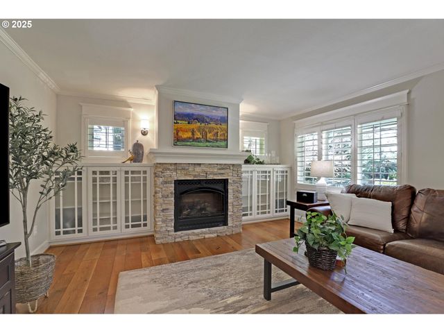 2735 GLEN EAGLES Rd, Lake Oswego, OR 97034
