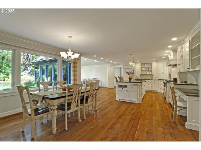 2735 GLEN EAGLES Rd, Lake Oswego, OR 97034
