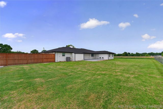 11736 E 450 Road, Claremore, OK 74017