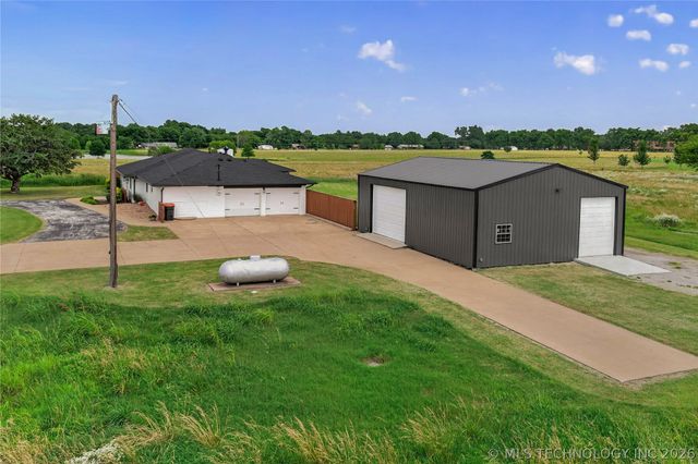 11736 E 450 Road, Claremore, OK 74017