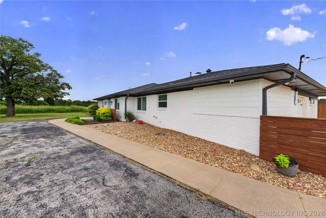 11736 E 450 Road, Claremore, OK 74017