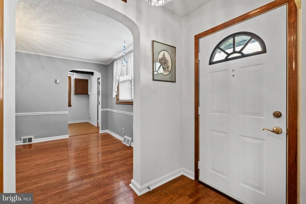 8010 LEXINGTON AVE, PHILADELPHIA, PA 19152 — photo 4