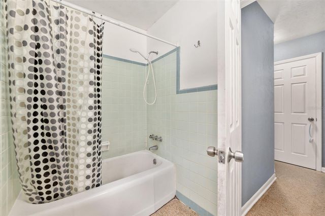 305 NW 34TH STREET, Gainesville, FL 32607