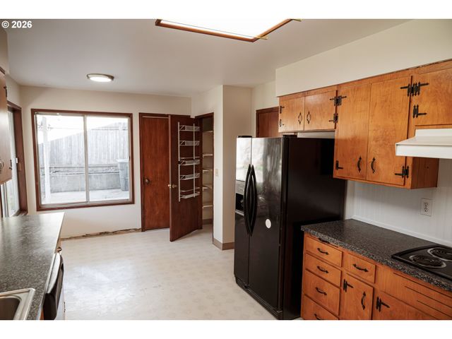 2085 Sw ROXBURY Ave, Portland, OR 97225