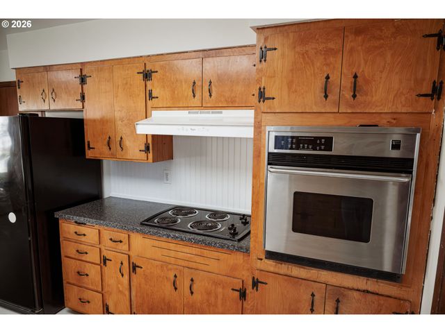 2085 Sw ROXBURY Ave, Portland, OR 97225