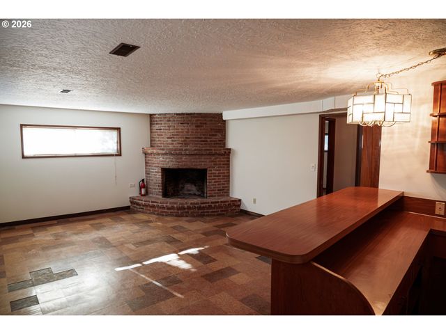 2085 Sw ROXBURY Ave, Portland, OR 97225