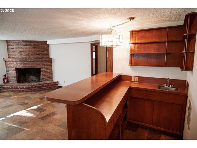 2085 Sw ROXBURY Ave, Portland, OR 97225